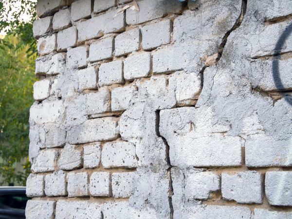 Cracked Brick Wall Repair in Everett